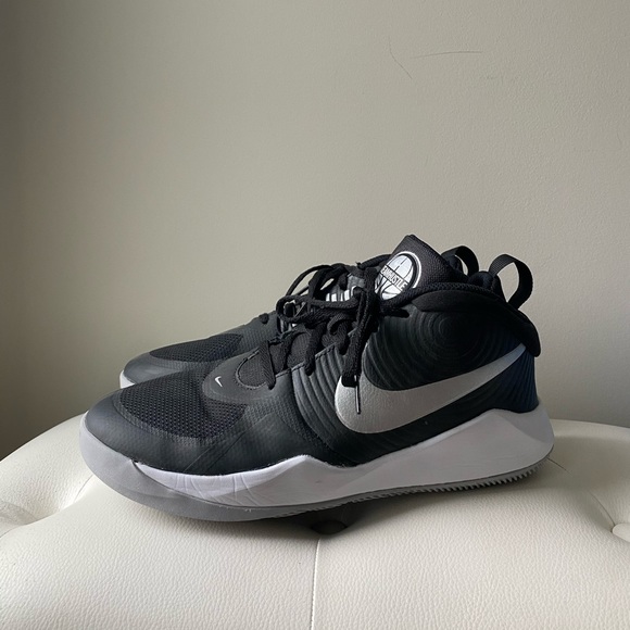 NIKE Team Hustle D9 shoes - Picture 5 of 6